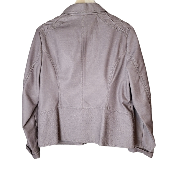 Cleo Petites Sz.L sleek classic corpcore polished zip up faux leather jacket - Picture 10 of 14